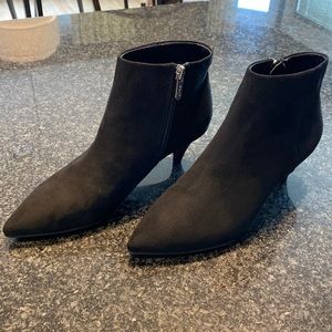 Womans suede ankle boots